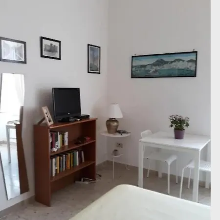 E Oltre House Neapol
